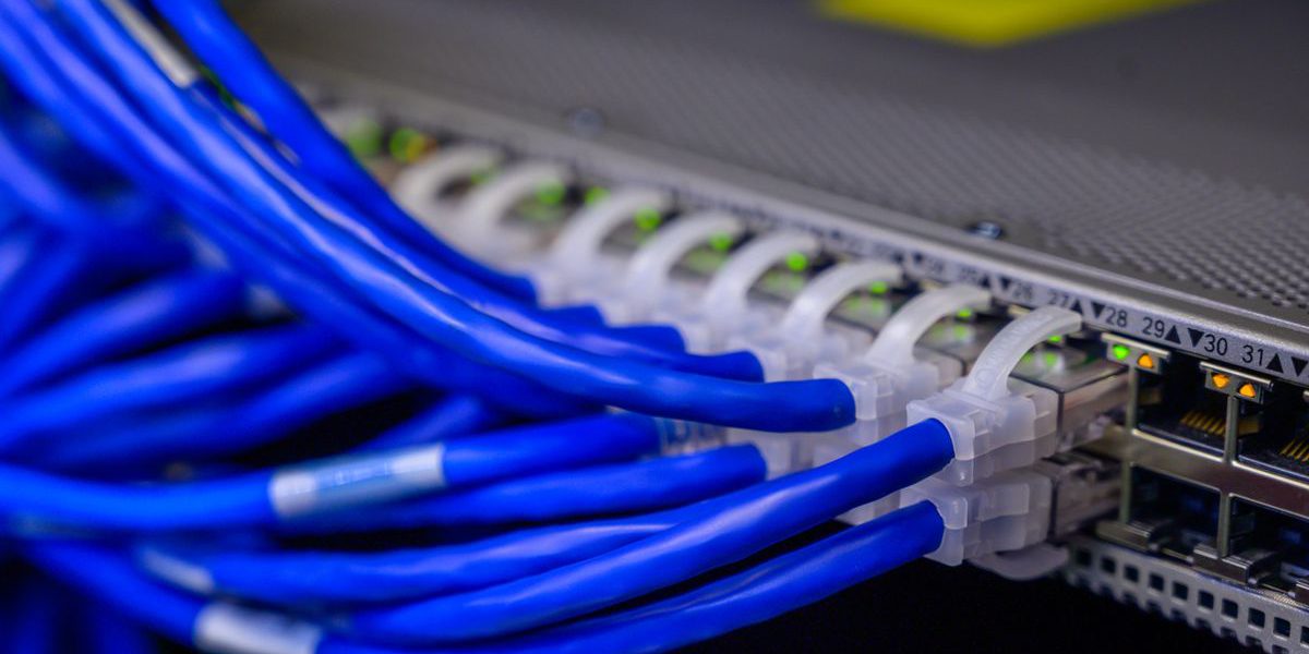 NordVPN 智能路由节点健康度与带宽监测面板